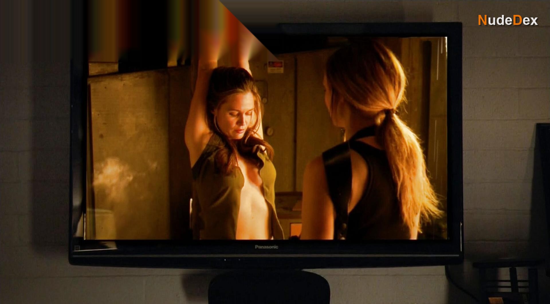 Christine Woods in Hello Ladies: The Movie, photo 11