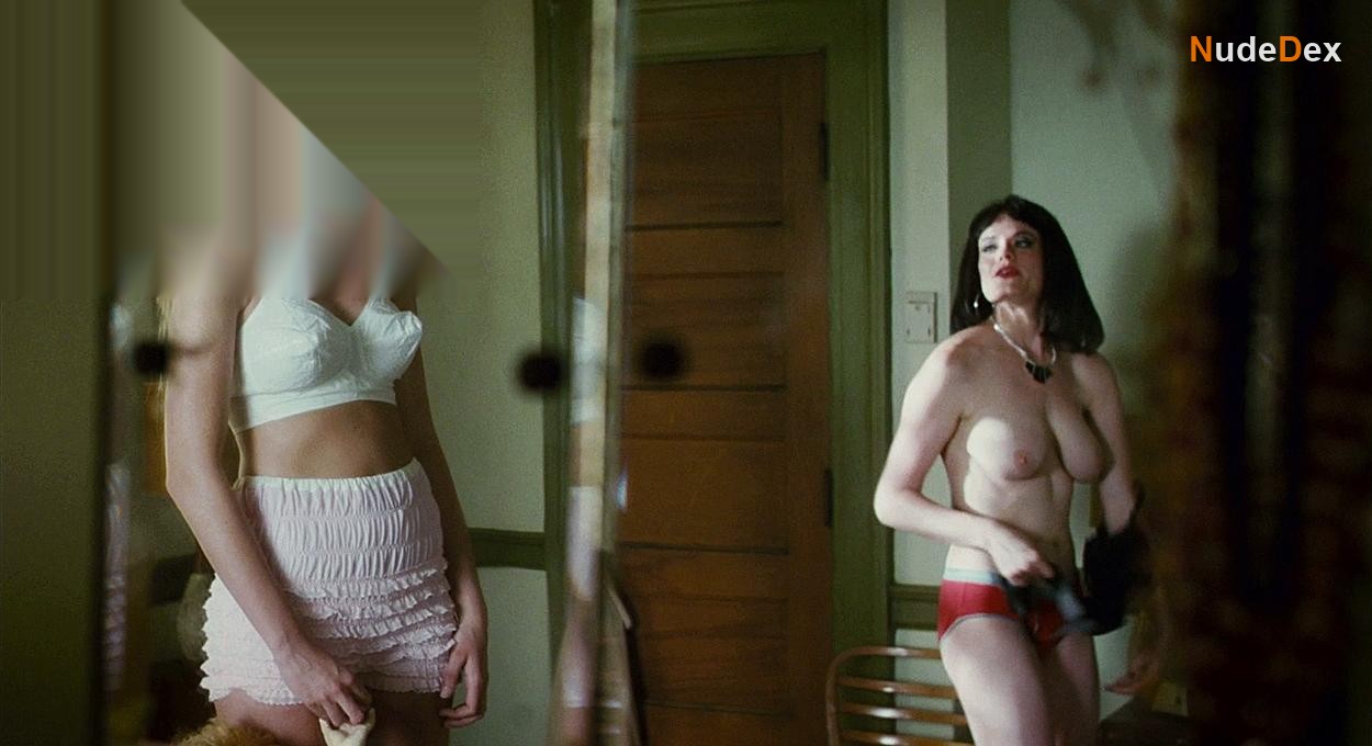 Christin Sawyer Davis in The Private Lives Of Pippa Lee, photo 1