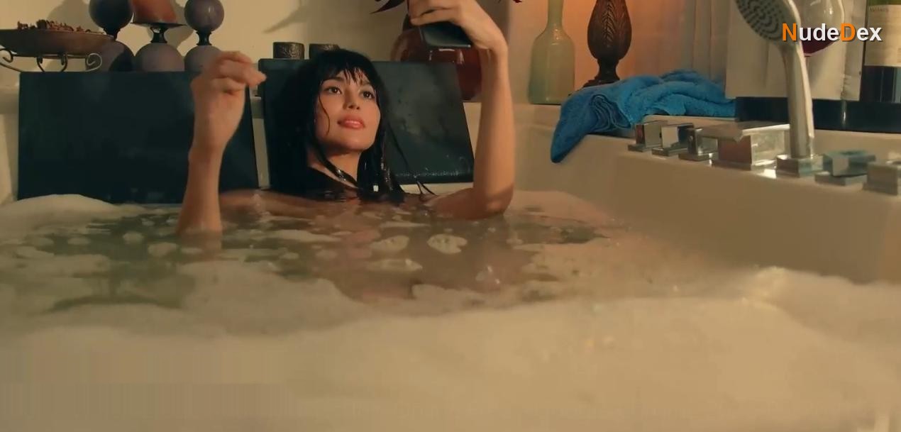 Cindy Miranda in House Tour, photo 2