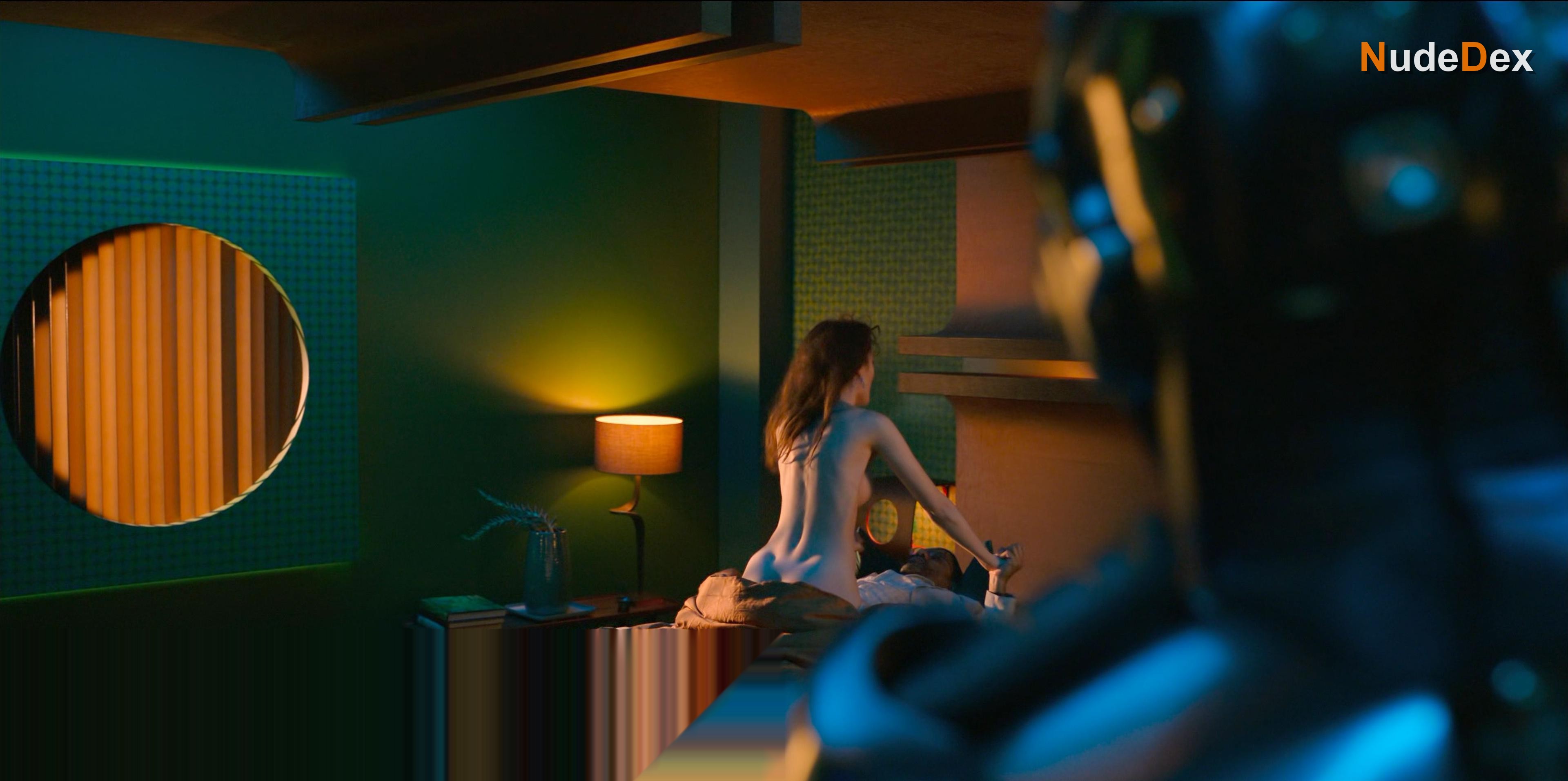 Claire Chust in Bigbug, photo 5