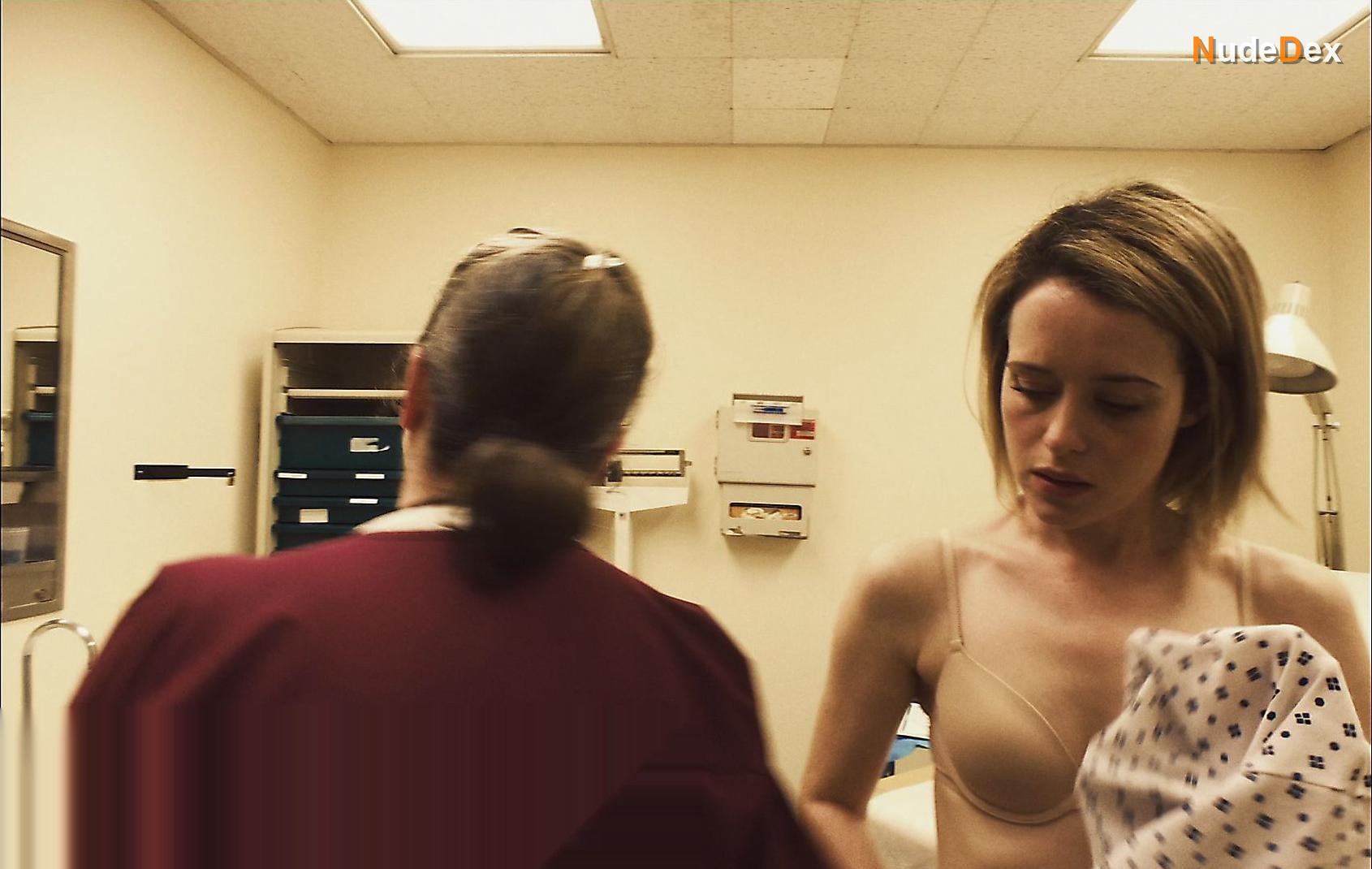 Claire Foy in Unsane, photo 5