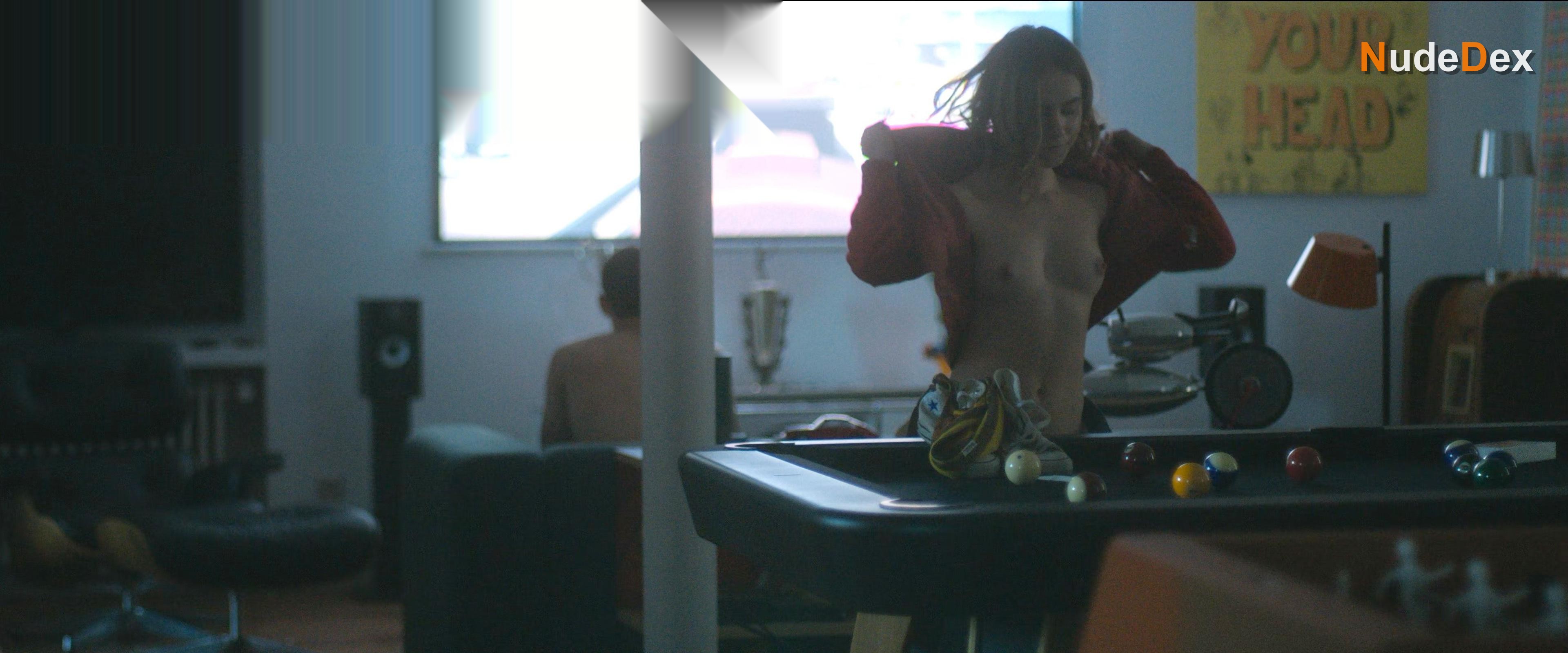 Clara Galle in Through My Window, photo 12