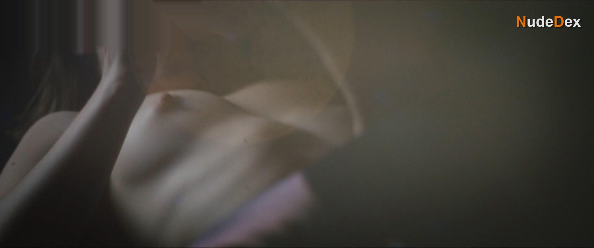 Clara Galle in Through My Window, photo 15
