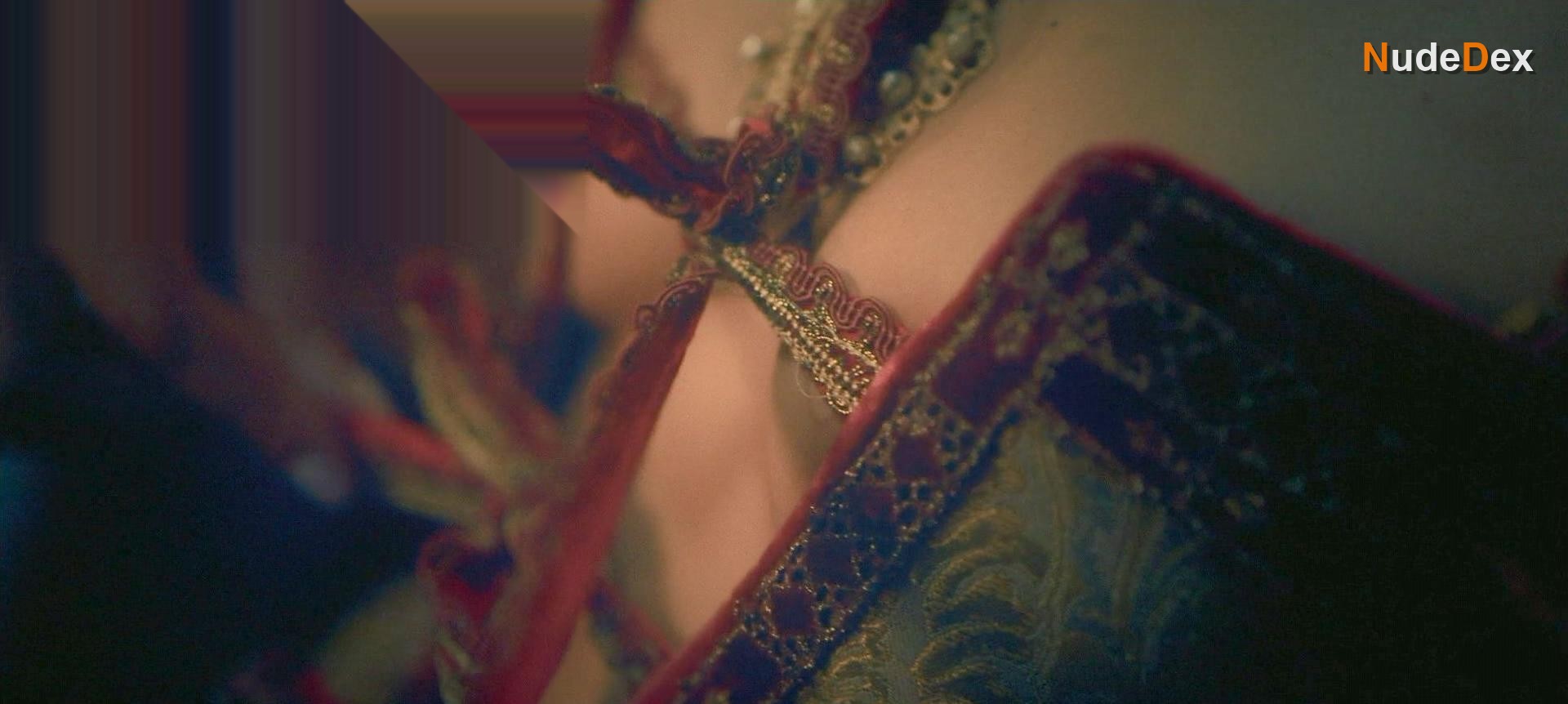 Clarisse Lhoni-botte in The Serpent Queen, photo 4