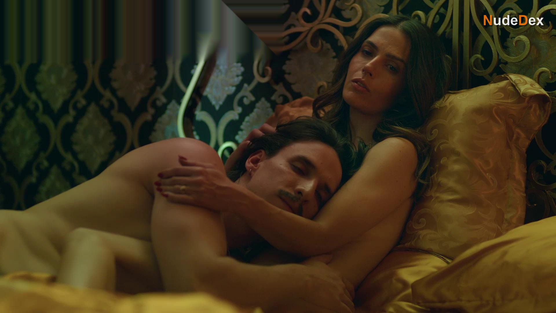 Claudia Alvarez in Sisters' Feud, photo 7