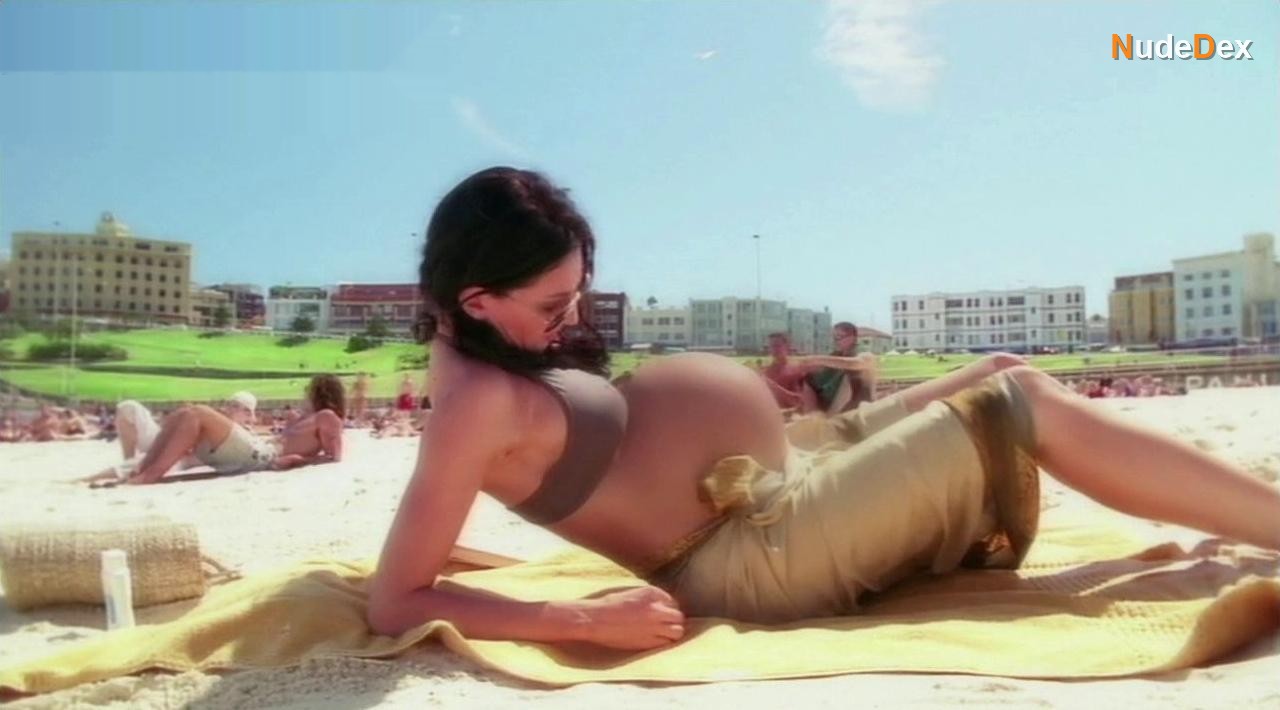 Claudia Black in Farscape, photo 1