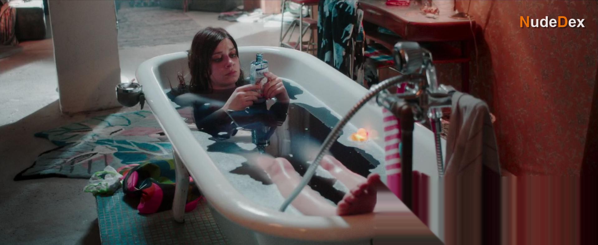 Claudia Eisinger in Too Hard To Handle, photo 10