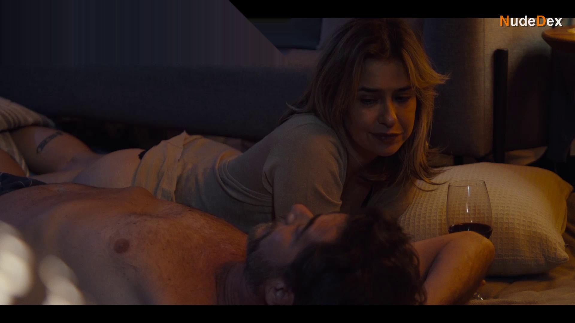 Claudia Provedel in Desperate Lies, photo 5