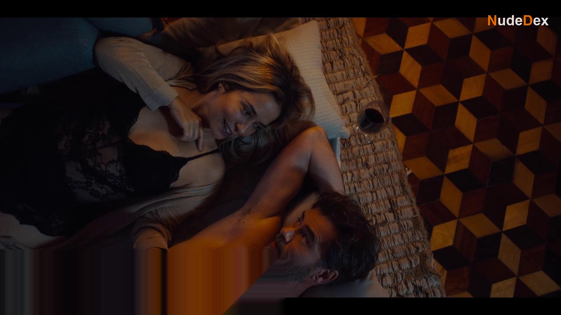 Claudia Provedel in Desperate Lies, photo 6