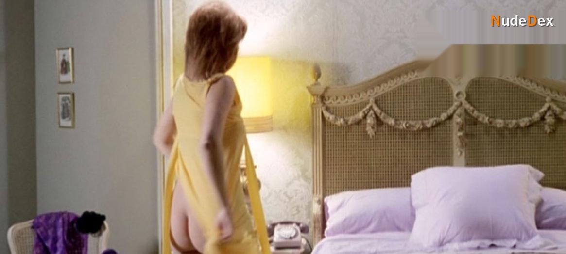Claudie Lange in Death Walks On High Heels, photo 2