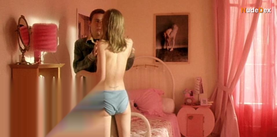 Clemence Poesy in Bienvenue Chez Les Rozes, photo 8