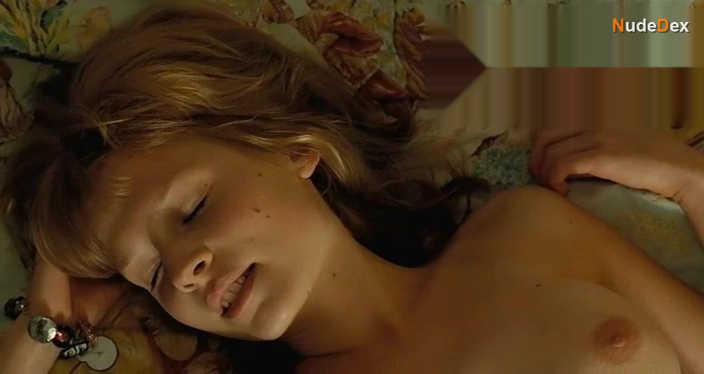 Clemence Poesy in Olgas Sommer, photo 3