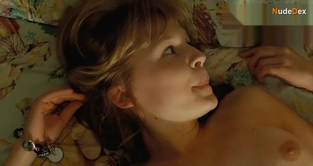 Clemence Poesy in Olgas Sommer, photo 4