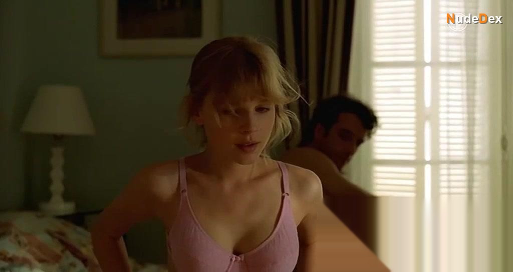 Clemence Poesy in Olgas Sommer, photo 6