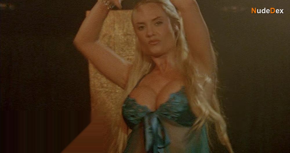 Coco in Angel Blade, photo 3