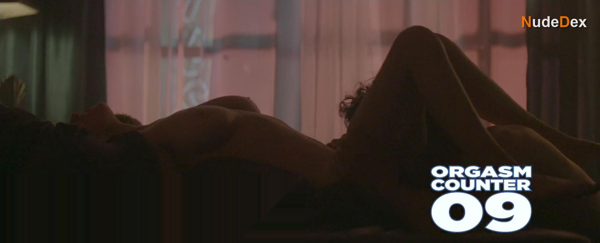Cody Renee Cameron in Officer Downe, photo 4