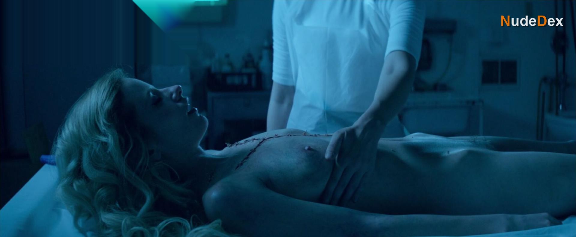 Cody Renee Cameron in The Neon Demon, photo 1