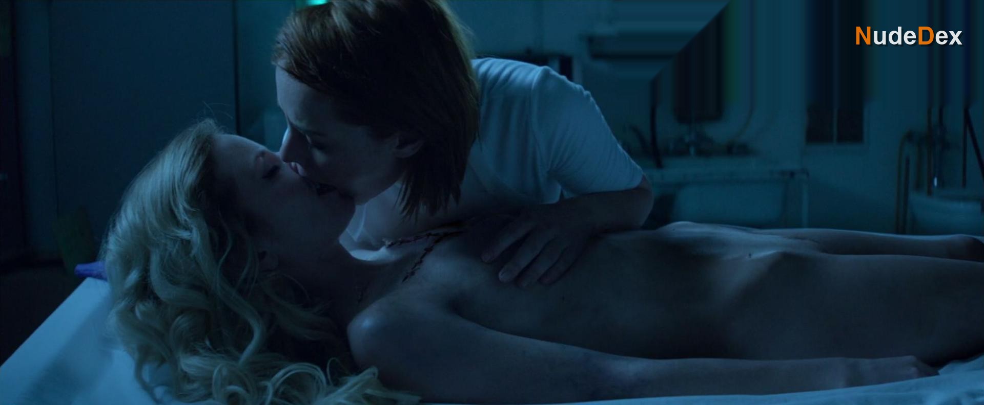 Cody Renee Cameron in The Neon Demon, photo 2