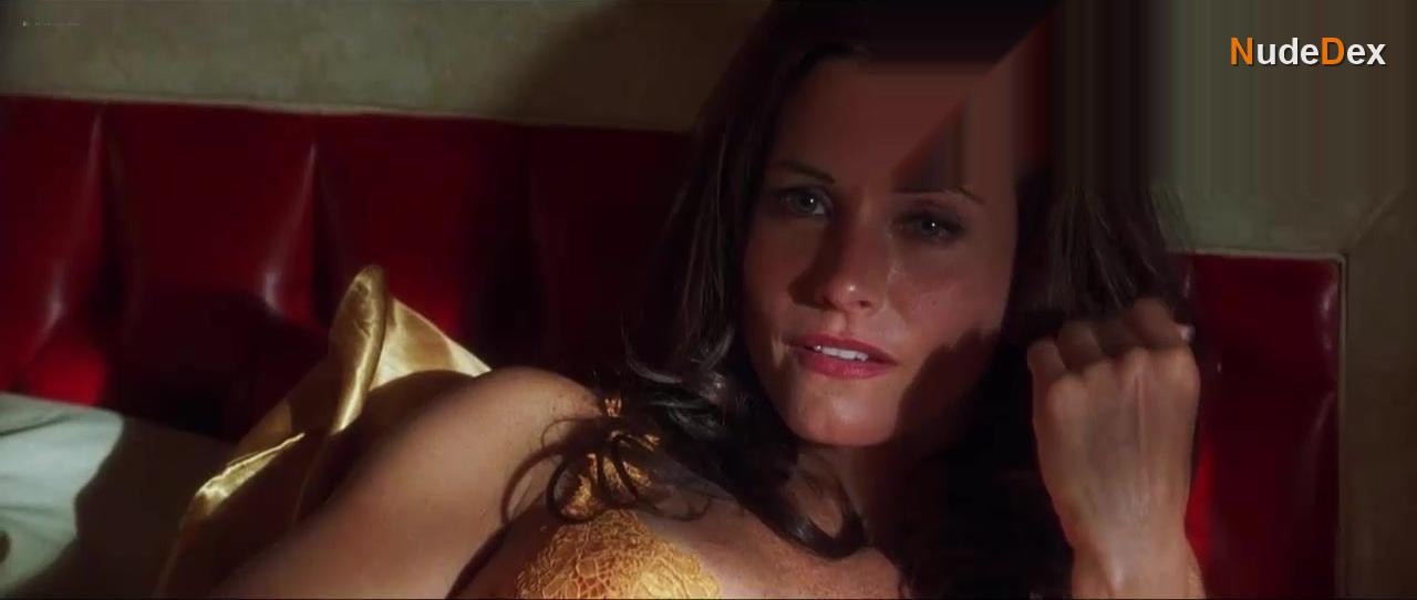 Courteney Cox in 3000 Miles To Graceland, photo 18