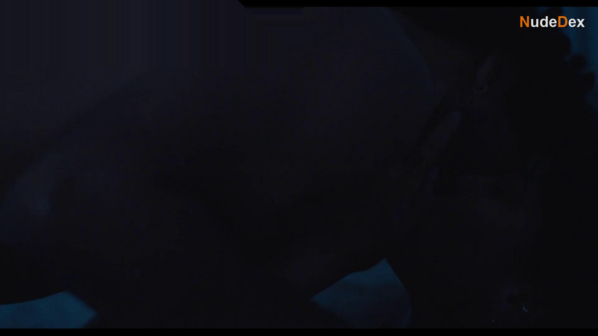 Courtney Eaton in Parachute, photo 1