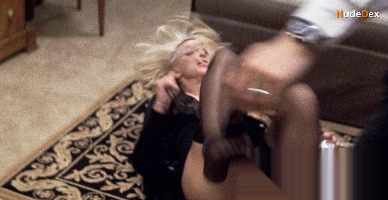Courtney Love in Trapped, photo 7