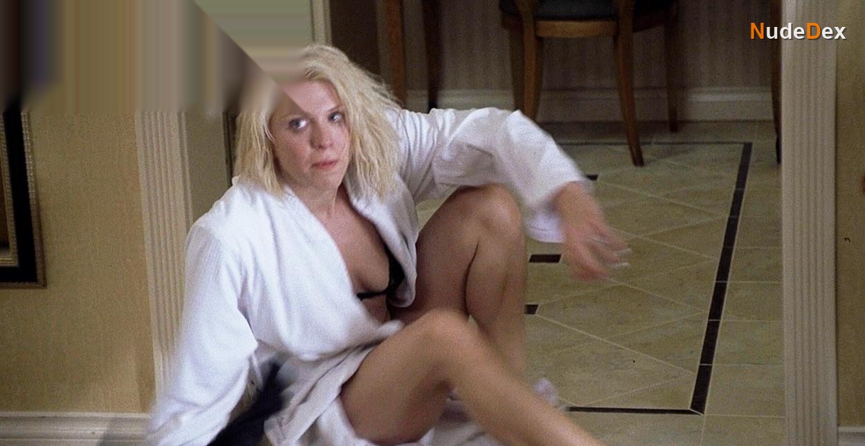 Courtney Love in Trapped, photo 8