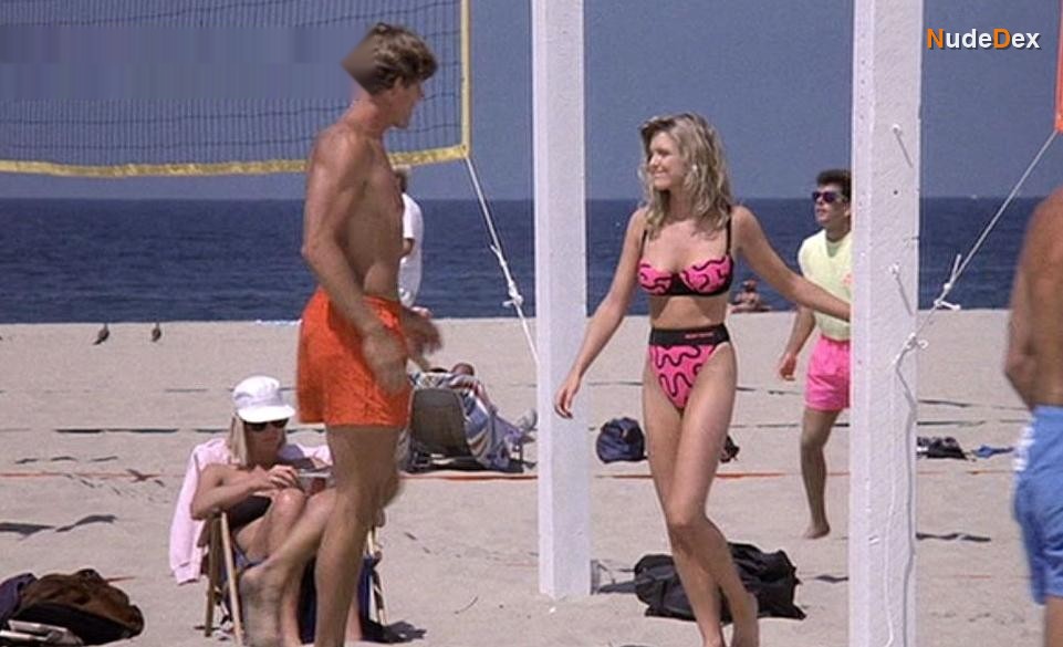 Courtney Thorne-smith in Side Out, photo 5