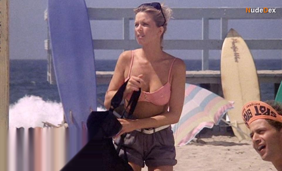 Courtney Thorne-smith in Side Out, photo 8