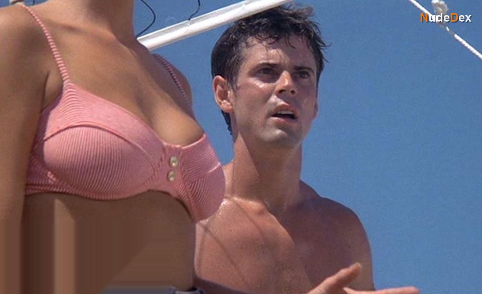Courtney Thorne-smith in Side Out, photo 10