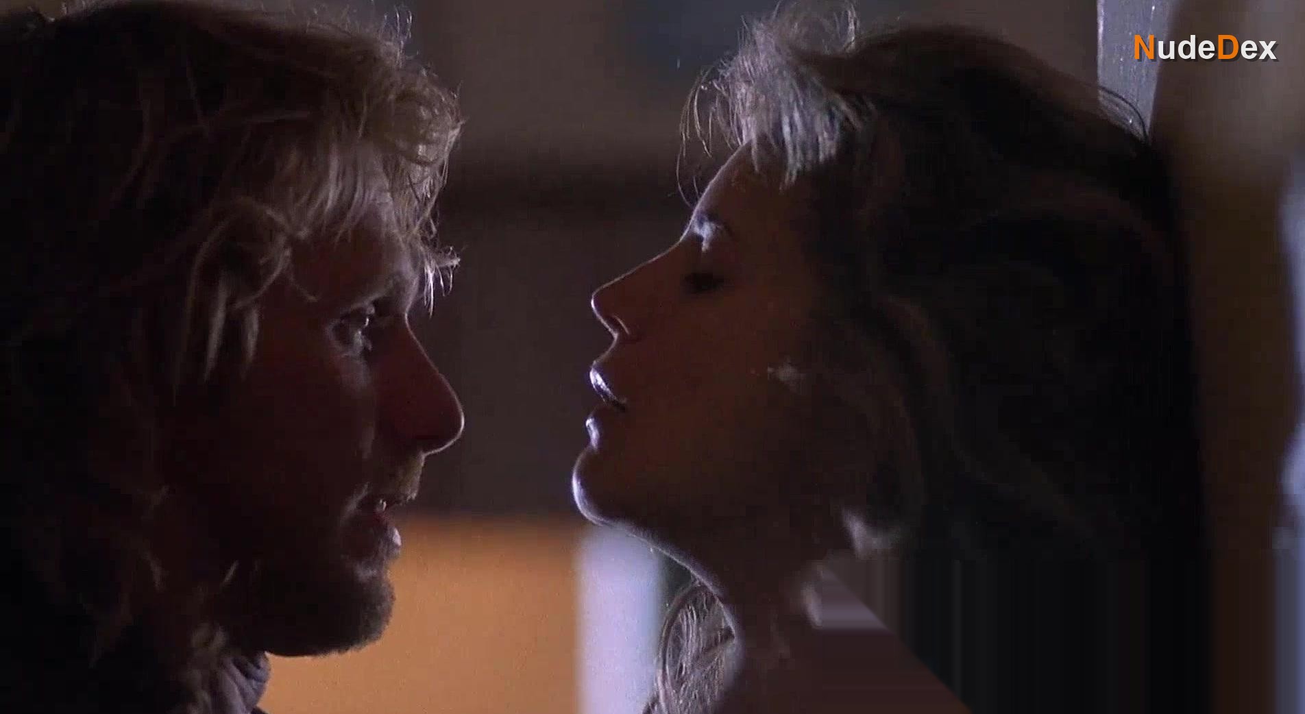 Courtney Thorne-smith in Side Out, photo 14