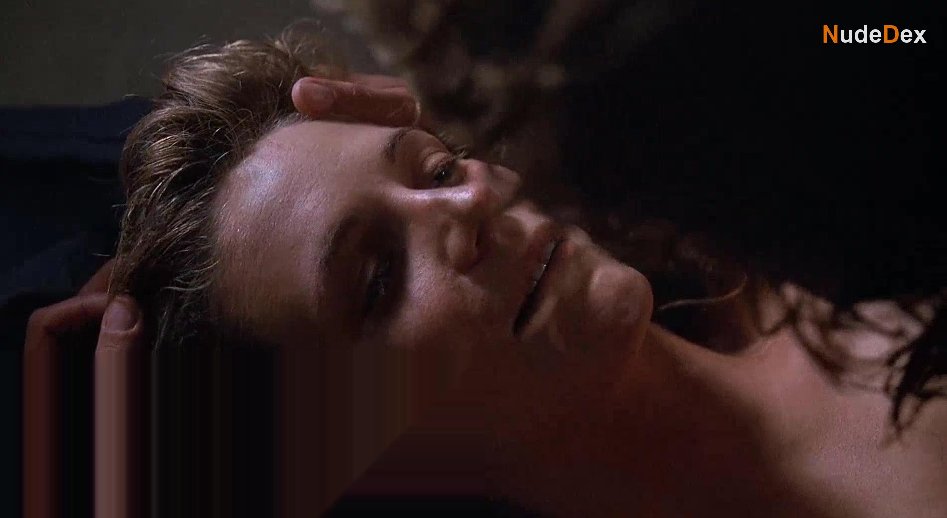 Courtney Thorne-smith in Side Out, photo 17