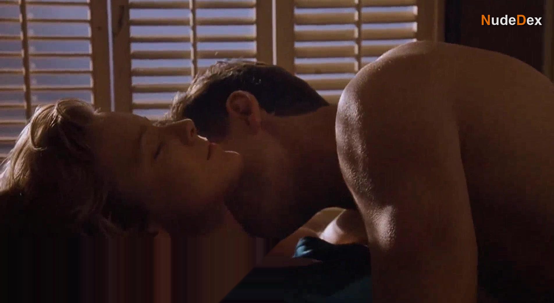 Courtney Thorne-smith in Side Out, photo 23