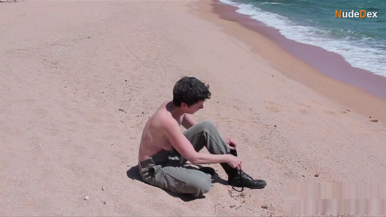 Cristina Nunez in La Vie En Rose, photo 24