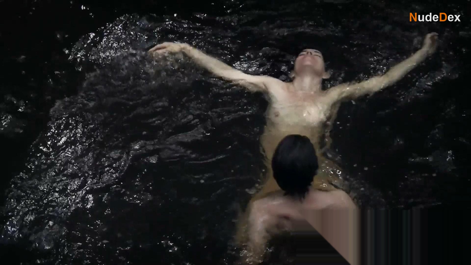 Cylia Malki in Carpe Diem, photo 6