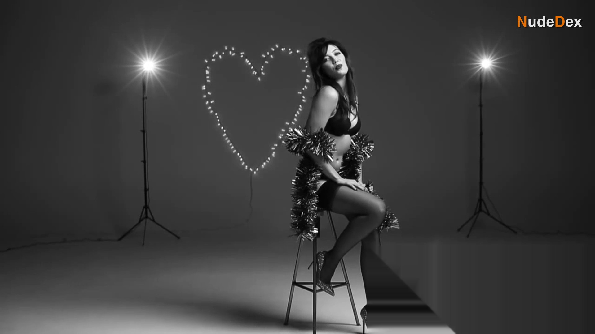 Daisy Lowe in Love Advent, photo 7