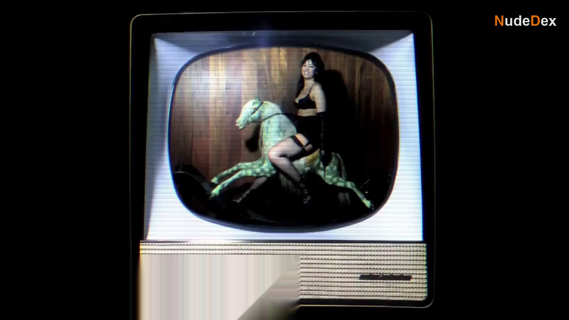 Daisy Lowe in Love Advent, photo 15
