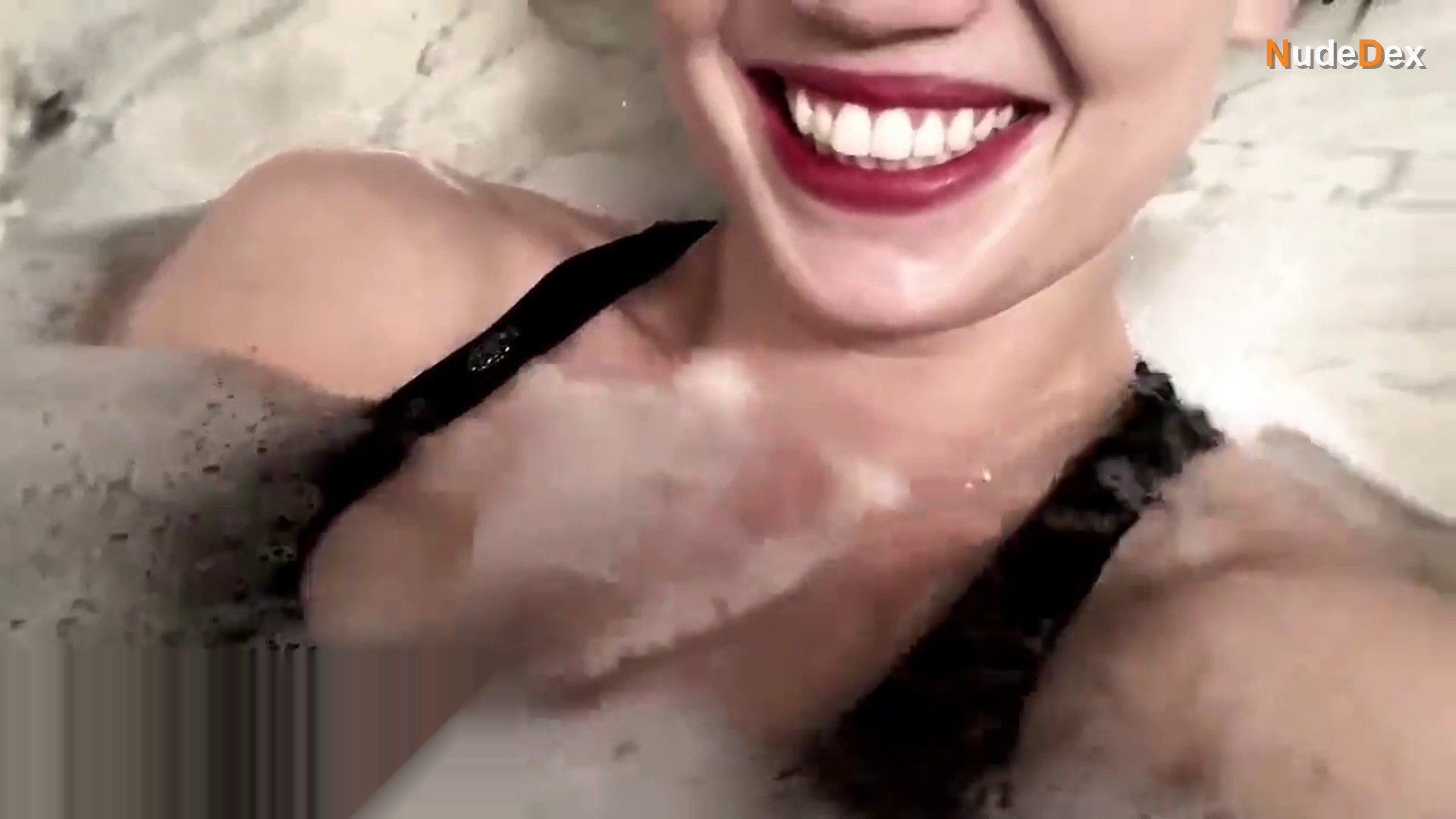 Daisy Lowe in Love Advent, photo 20