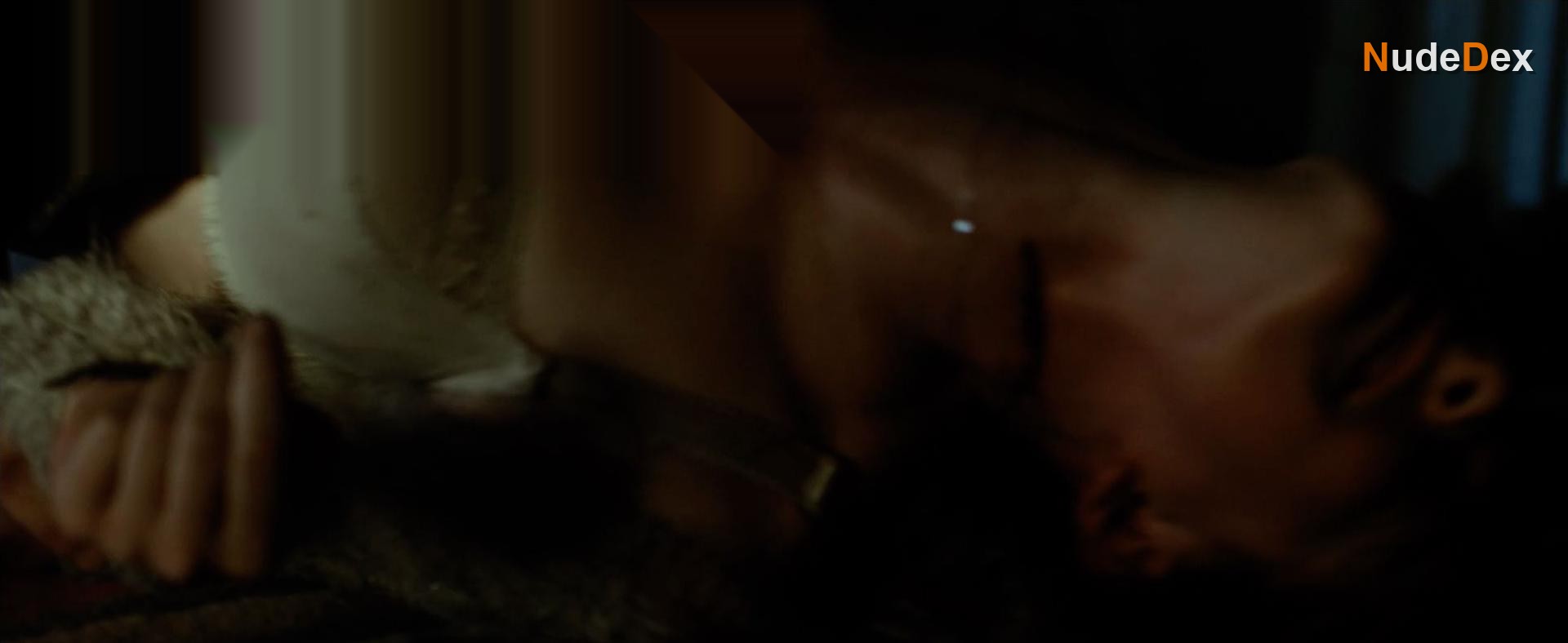 Dakota Blue Richards in The Quiet Hour, photo 1