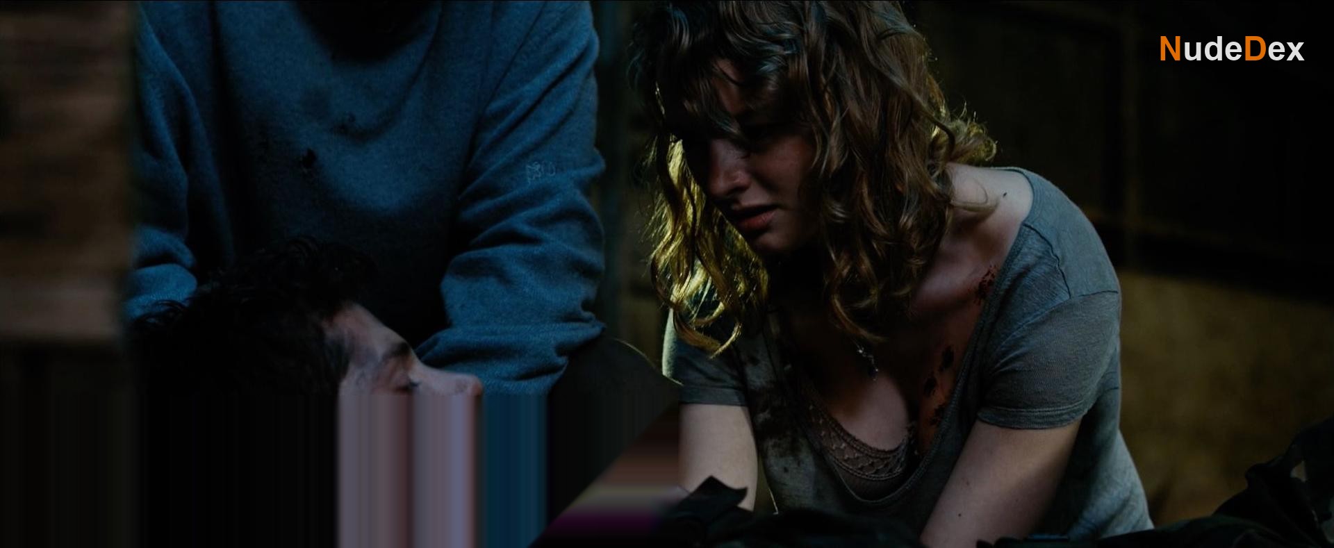 Dakota Blue Richards in The Quiet Hour, photo 2