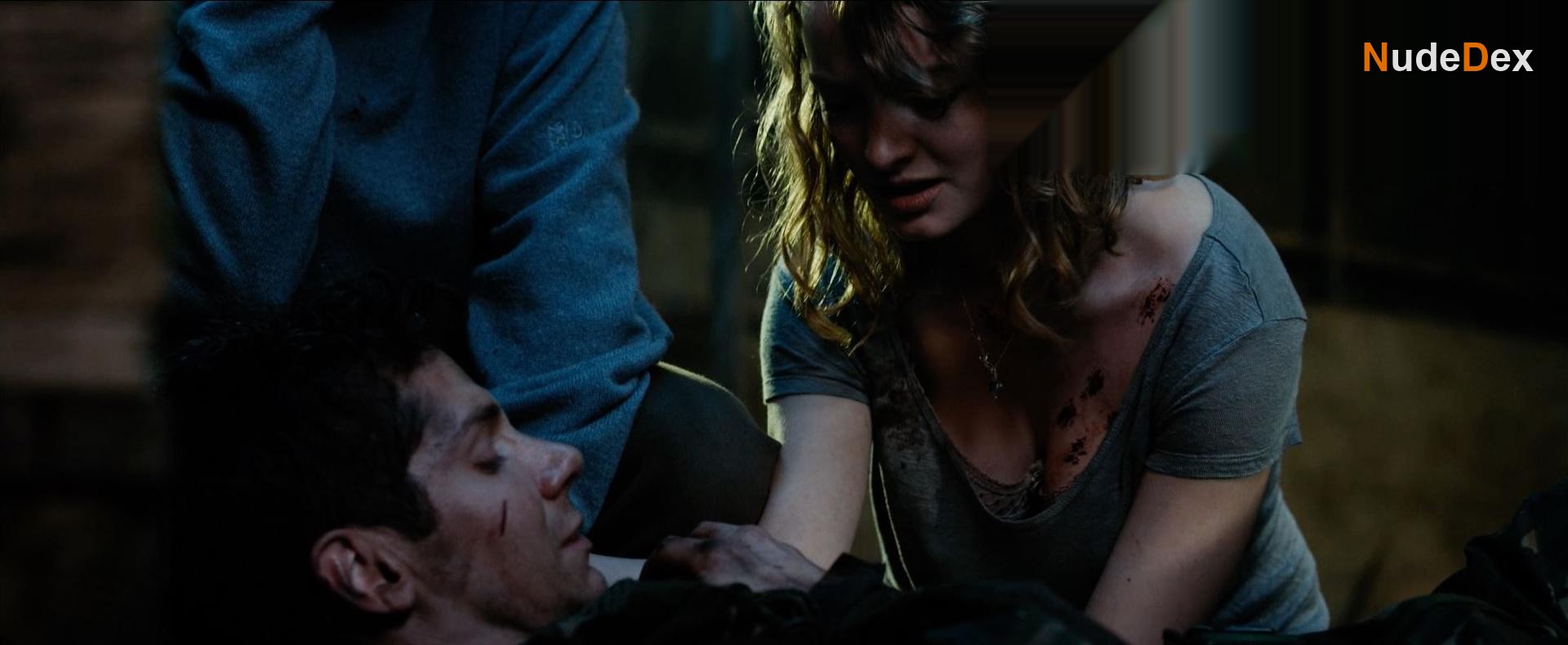 Dakota Blue Richards in The Quiet Hour, photo 3