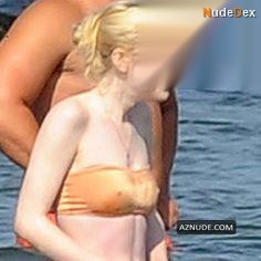 Dakota Fanning in Beach Babes, photo 2