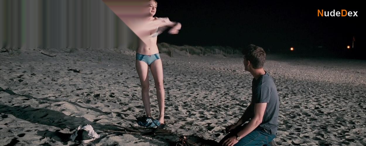 Dakota Fanning in Now Is Good, photo 5