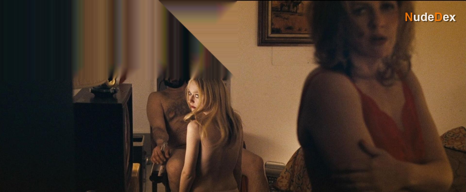 Dakota Fanning in The Motel Life, photo 1