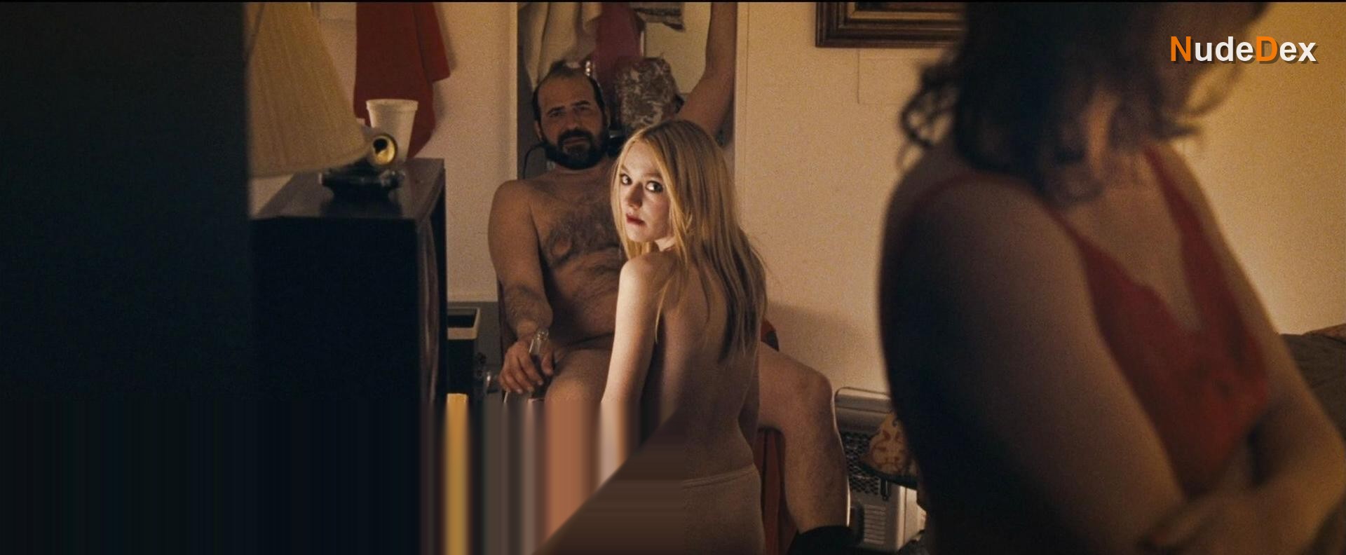 Dakota Fanning in The Motel Life, photo 2