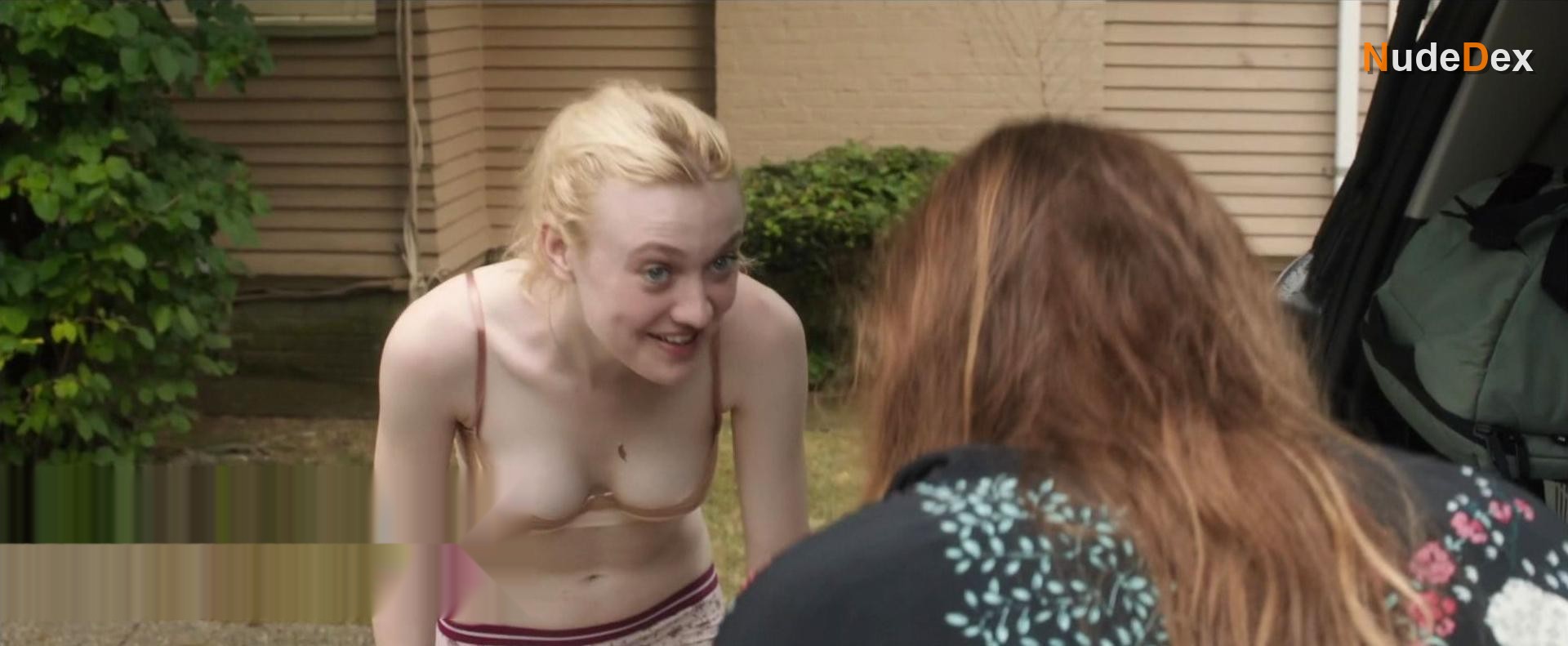 Dakota Fanning in Very Good Girls, photo 5