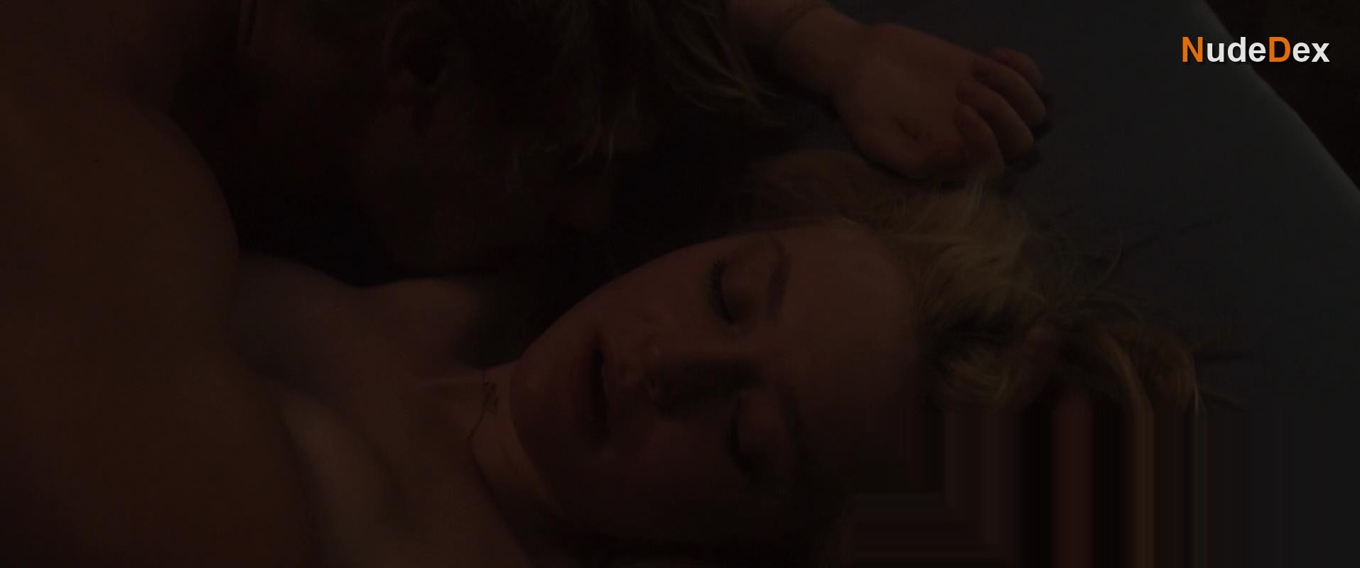 Dakota Fanning in Very Good Girls, photo 8