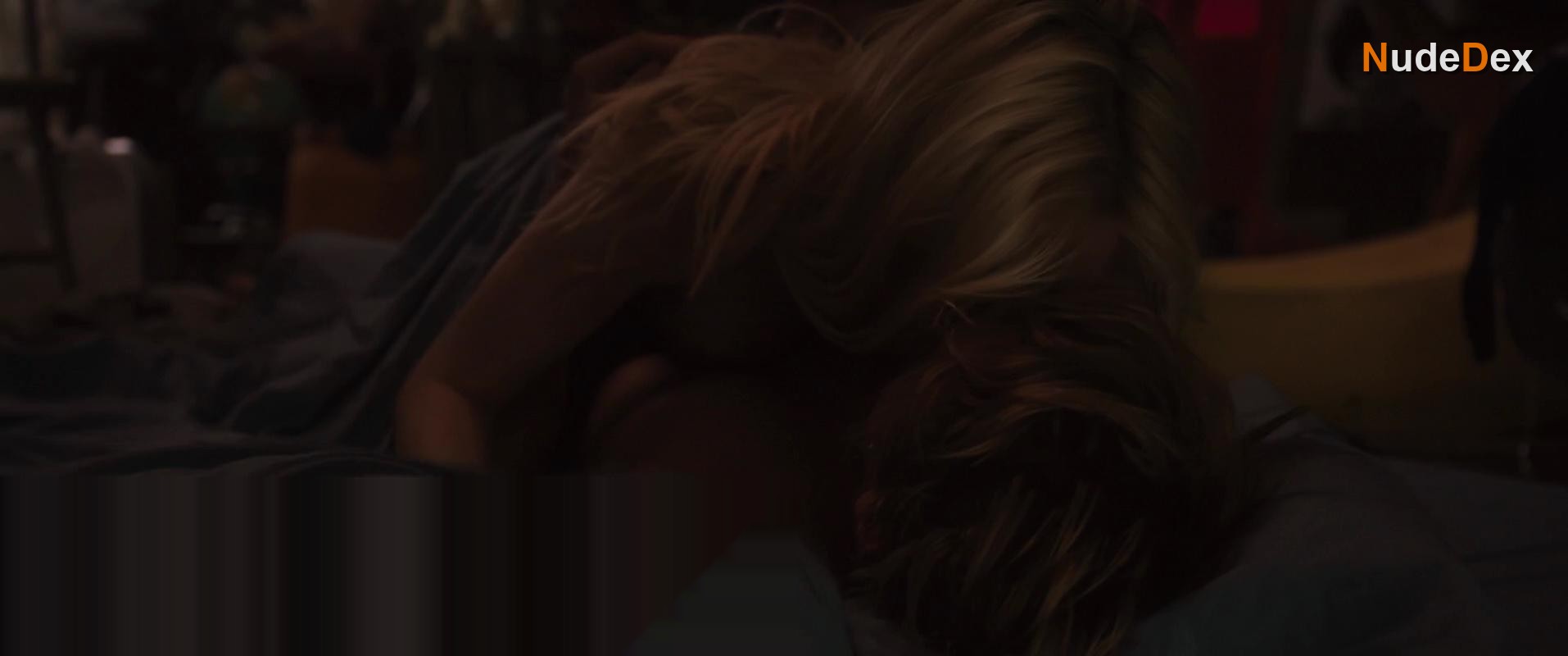 Dakota Fanning in Very Good Girls, photo 9
