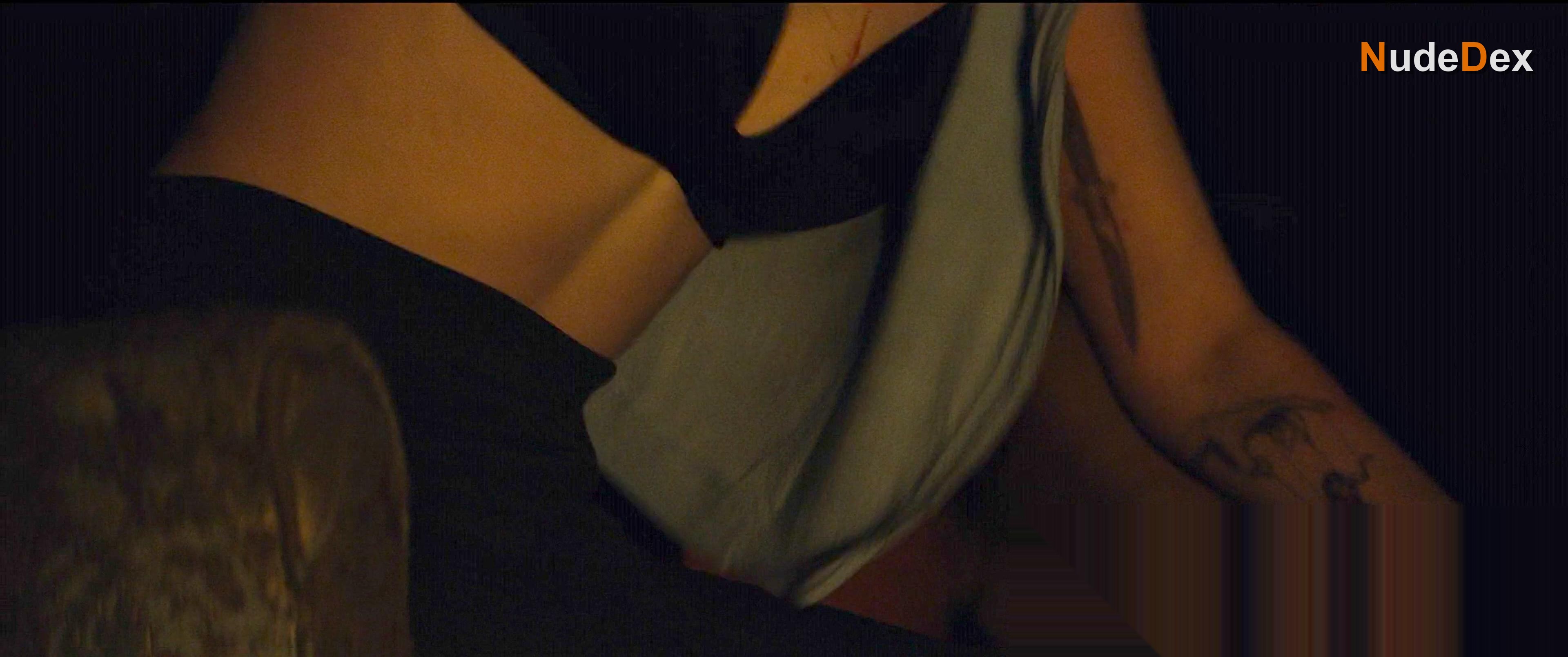 Dakota Fanning in Vicious, photo 3