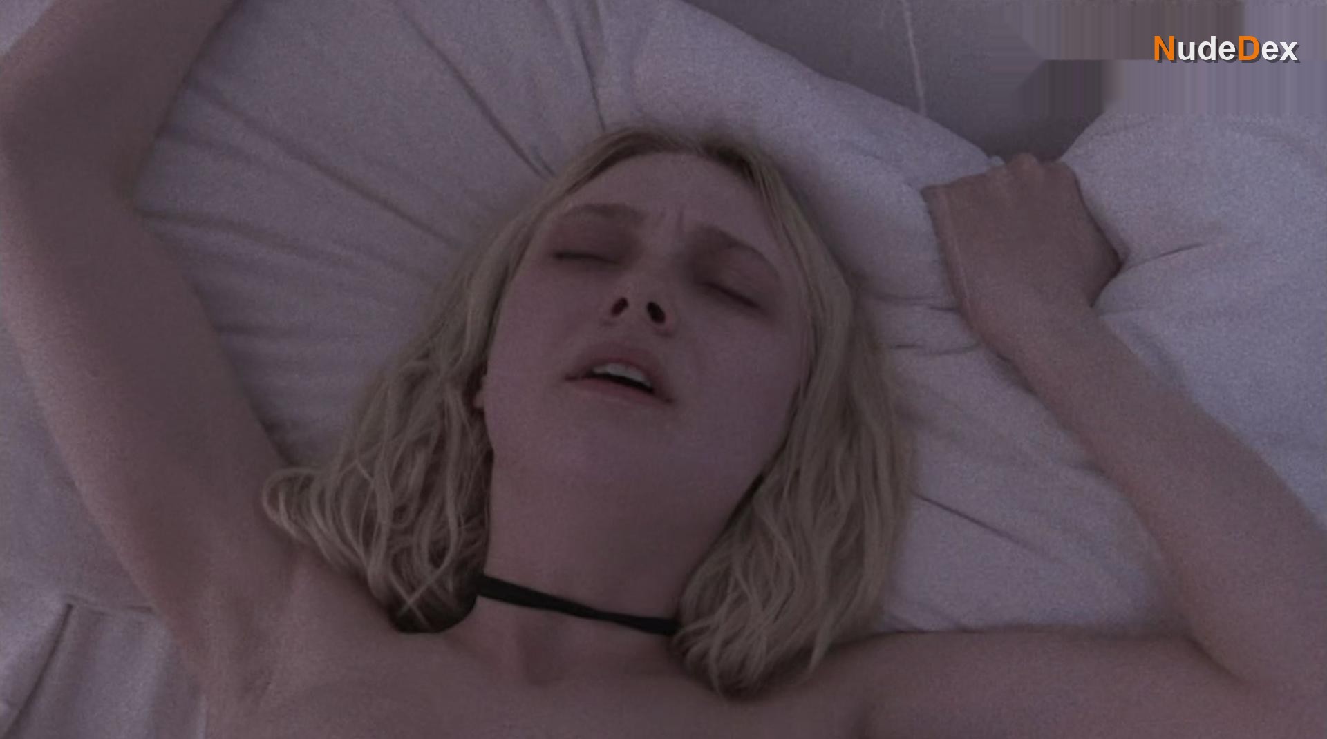 Dakota Fanning in Viena And The Fantomes, photo 9