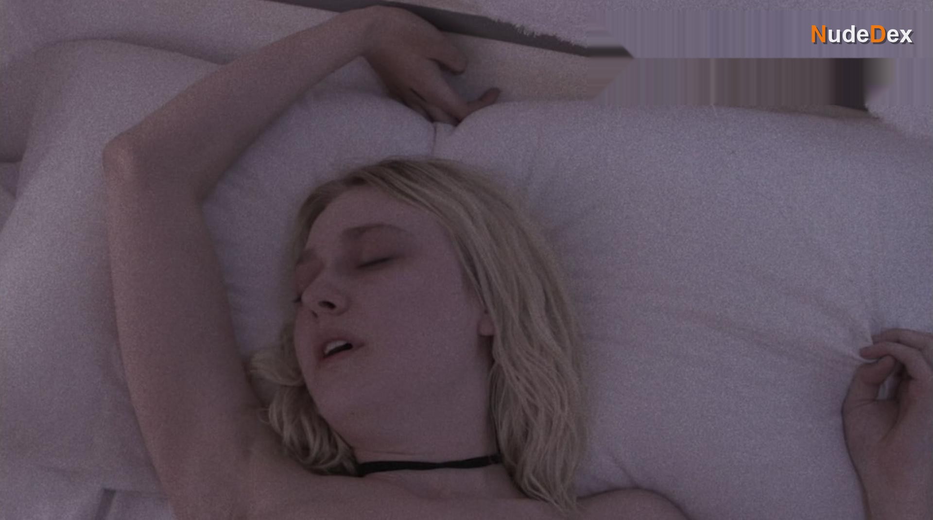 Dakota Fanning in Viena And The Fantomes, photo 12